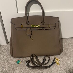 Elegant Brown Leather Handbag